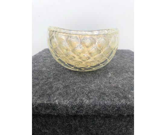 Blown glass cup with inclusion of bubbles and gold.Barovier manufacture     