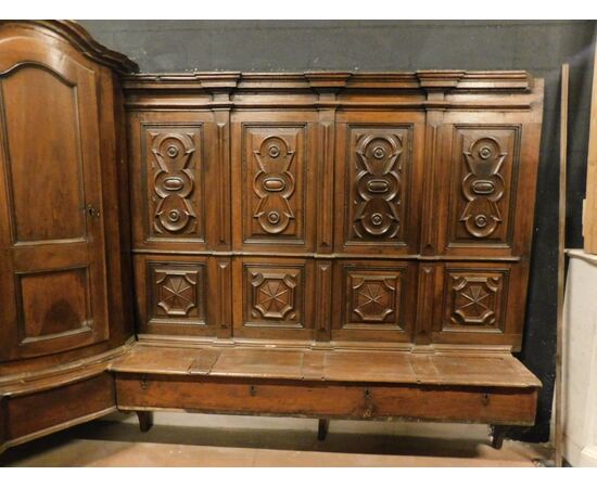 panc93 - sacristy with corner cupboards and central cabinet in walnut, 16th century     