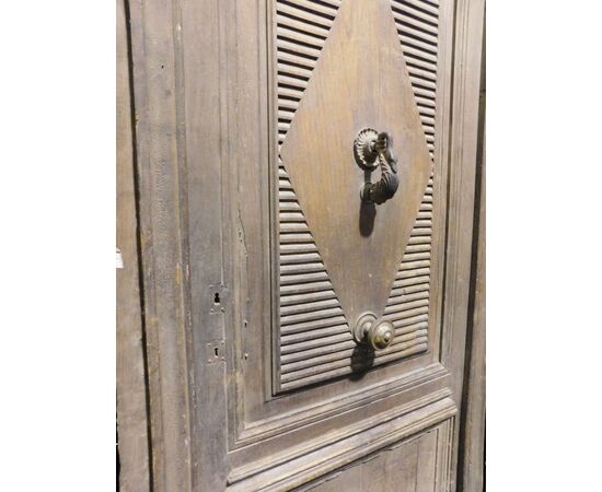 ptcr442 - front door in walnut, from the first half of the 19th century, measuring cm l 110 xh 227     