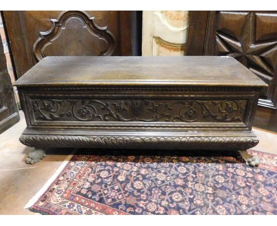 panc98 - chest carved in walnut, 17th century, meas. cm l 153 xh 62 x d. 57     