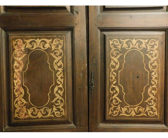 pti673 - walnut door with two wings, eighteenth century, measuring cm l 121 xh 233     