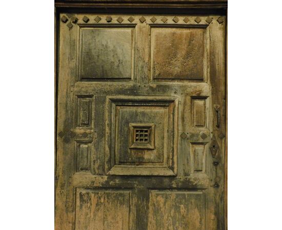 ptn205 door with carved portal, in walnut, meas. h 290 x 168 cm max     