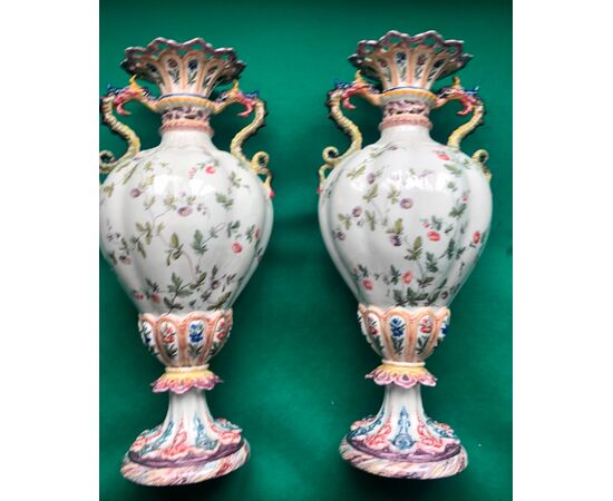 Pair of majolica vases decorated with flowers Antonibon manufacture, Nove di Bassano.     