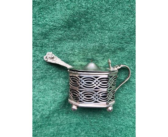 Openwork silver gravy boat with octagonal section, Birmingham 1922, England.     