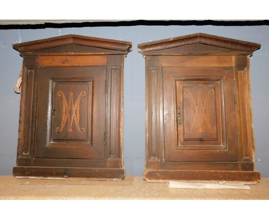 stip216 - pair of walnut wall cabinets, 18th century, cm l 39 xh 46     