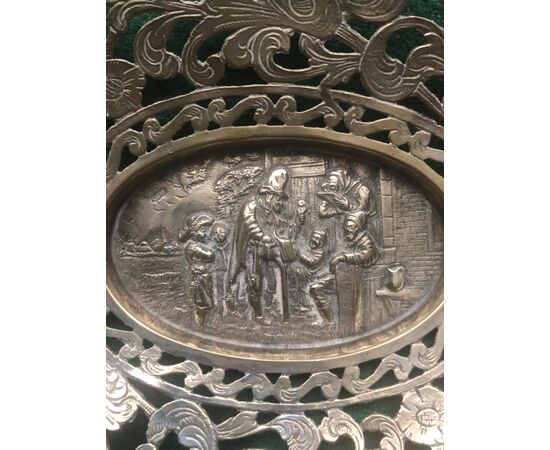 Oval centerpiece in silvered and perforated metal with central scene with characters. Holland.     