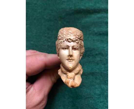 Sea foam pipe depicting the head of a female figure.     