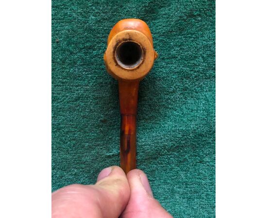 Mignon foam pipe depicting a male figure with hat.     