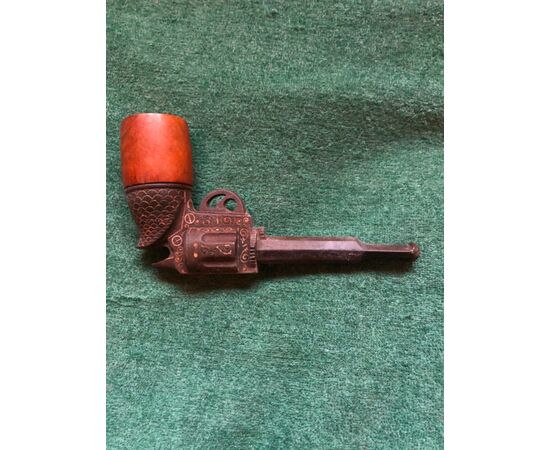 Briar and bakelite pipe depicting a gun.     