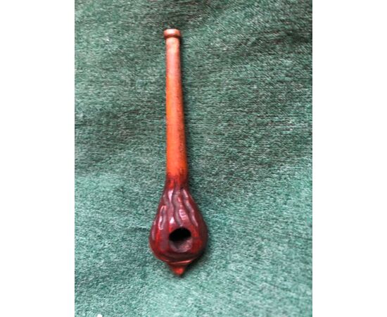 Mignon wooden pipe carved with a grotesque figure.     