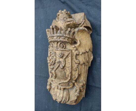 Splendido stemma nobiliare spagnolo in legno intagliato e laccato