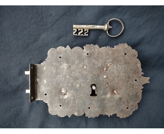 2 Furniture locks engraved with original keys     