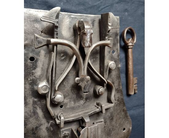 Bella serratura da cassapanca trentina XV-XVI secolo