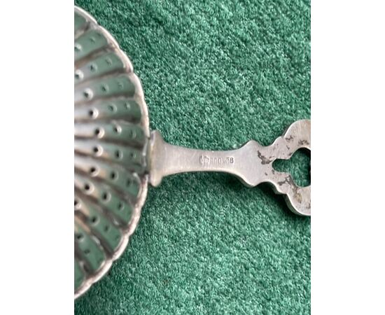Tea strainer in poded silver with stylized plant motifs.Germany.     