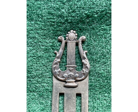 Silver note holder with &#39;lira&#39; decoration. Italy.     