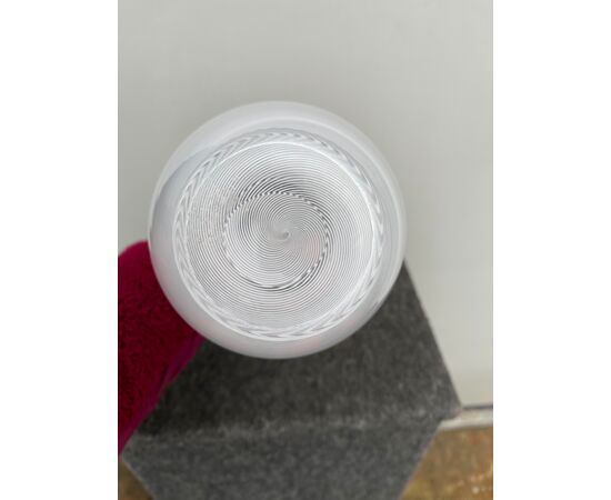 Vaso soffiato leggero millerighe in mezza filigrana.Manifattura Barovier & Toso.Murano.