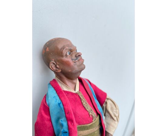 Statuina da presepe napoletano,figura di moro.Testa in terracotta con occhi di vetro.