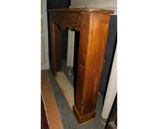 chl152 - walnut wood fireplace, eighteenth century, measure cm l 118 xh 110 x d. 23     