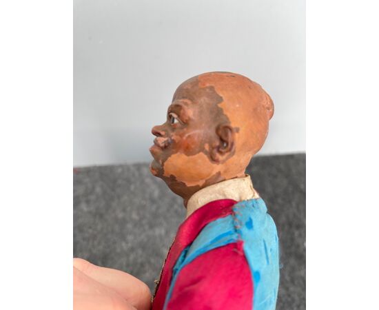 Statuina da presepe napoletano,figura di moro.Testa in terracotta con occhi di vetro.