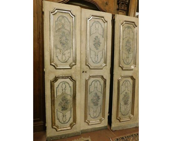 ptl195 pair of double lacquered doors, 18th century, meas. cm l 114 xh 215 each     