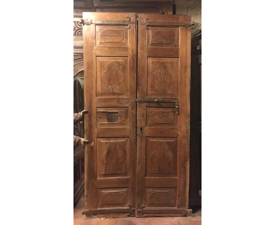 ptci497 door carved in walnut, meas. h cm 260 x width. 135 cm     