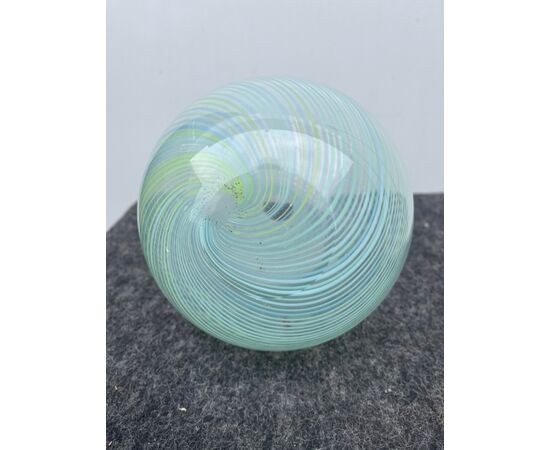Vaso in vetro con inclusioni policrome a spirale.Murano.