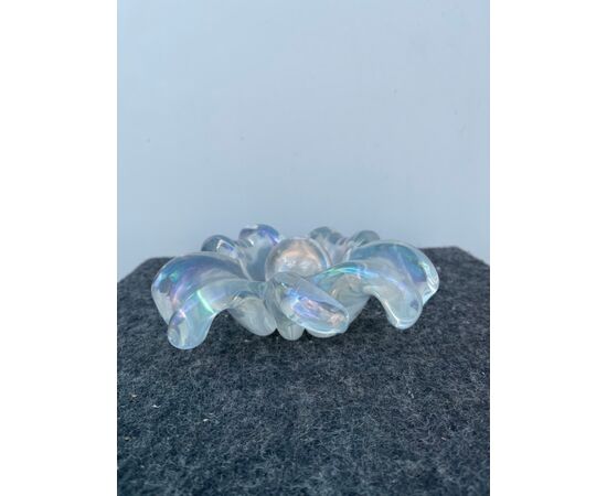 Floral-shaped iridescent transparent glass ashtray.Barovier Ferro Toso, Murano.     