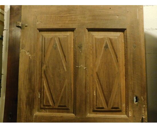 pti684 simple door in walnut with carved panels, size cm l 94 xh 197     