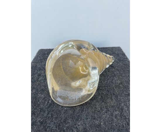 Vaso in vetro a forma di conchiglia.Manifattura Seguso,Murano.