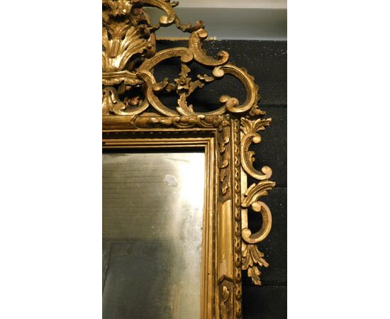specc285 - gilded mirror with carved molding, 20th century, measuring cm l 67 xh 154     