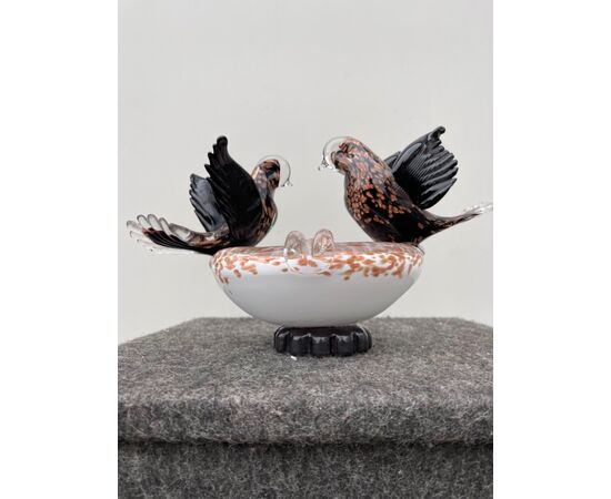 Ashtray with two birds in submerged glass with milk and aventurine.Barovier     