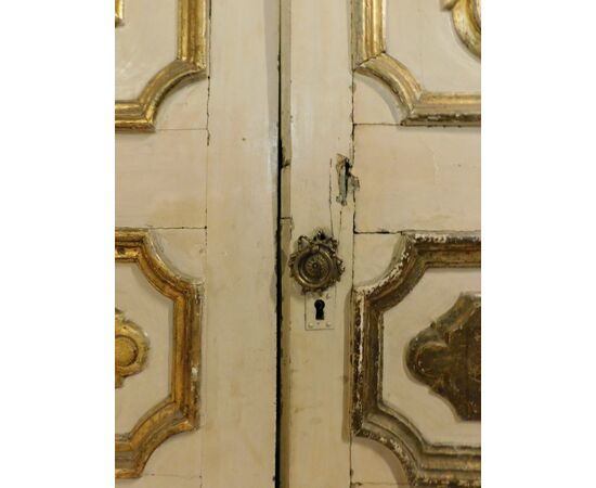 pts734 - n. 3 lacquered and gilded doors, Veneto origin, 18th century     