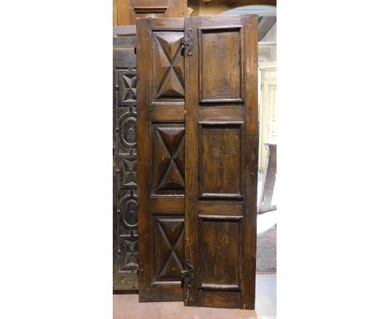 pti685 - poplar door with diamond-point panels, 17th century, size cm l 99 xh 205     