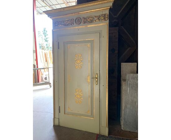 pts735 - n. 3 identical lacquered and gilded doors, meas. cm l 126 xh 255     
