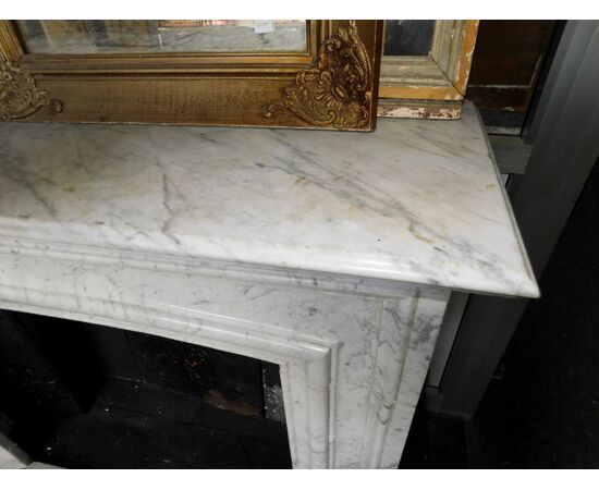 chm675 - camino in marmo bianco di Carrara, epoca '800, cm l 141 x h 111 x p 40  