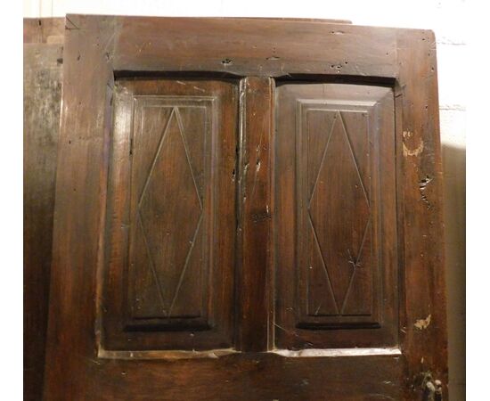 pti686 - walnut door with lozenge panels, 18th century, Piedmont origin, size cm l 87 xh 194     
