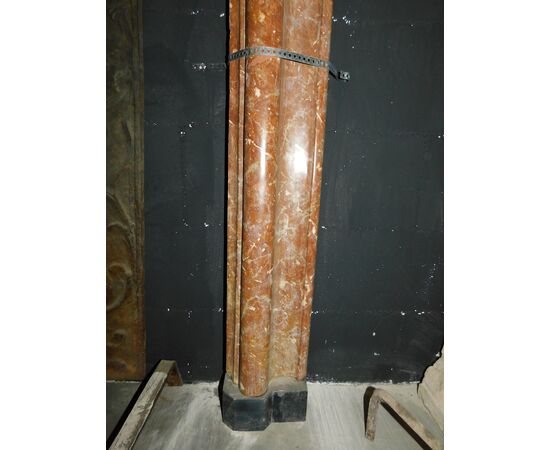 chm678 - fireplace in red Verona marble, 17th century, measuring cm l 160 xh 126     