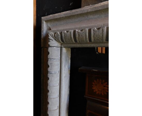 chp330 - stone fireplace, period &#39;600, size cm l 235 xh 173 x d. max cm 27, the mouth measures cm l 176 xh 144     