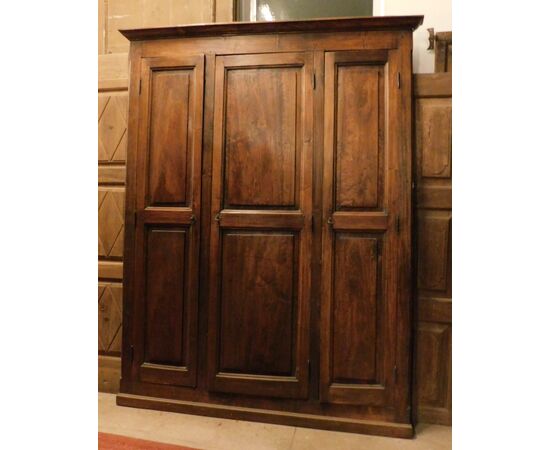 stip065 poplar wall cabinet with three doors, meas. h cm 235 x 184 width.     