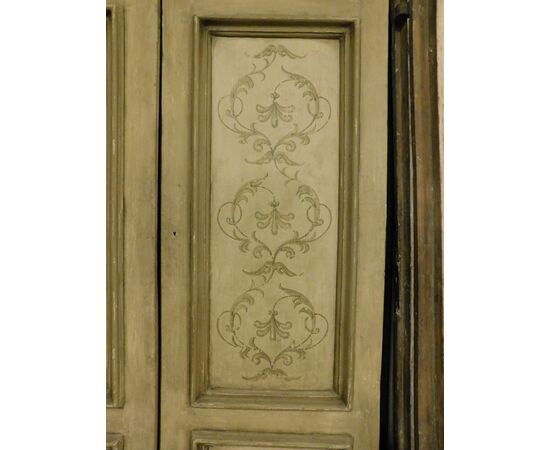 pts738 - n. 4 pairs of lacquered doors, 18th century, meas. cm l 118 xh 238     