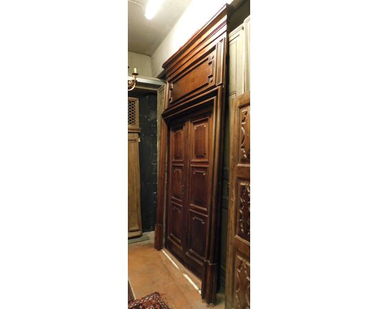 ptci522 - walnut door complete with portal, 18th century     