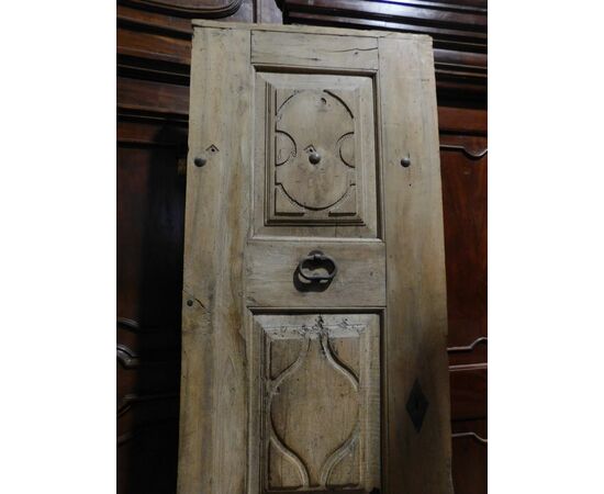 ptcr464 - door in walnut, with three panels, eighteenth century, cm l 71 xh 217     