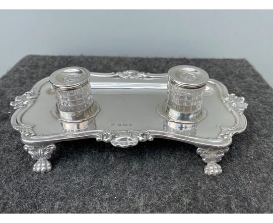 Silver inkwell with lion feet and art nouveau rocaille and vegetal motifs Birmingham, England.     