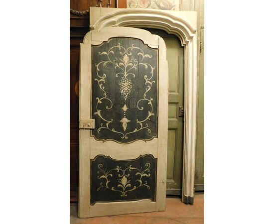 ptl551 - lacquered door, eighteenth century, cm l 128 xh 240, light cm l 102 xh 219     