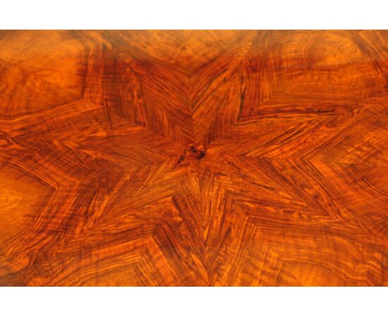 Center table in walnut     