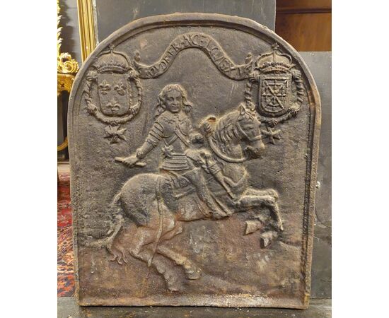 p036 - cast iron plate representing the Sun King on horseback, cm l 62 xh 74 x th. 4 cm     