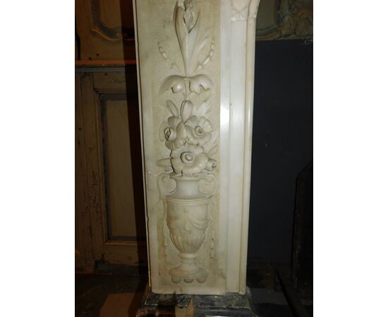 chm692 - fireplace in white Carrara marble, cm l 162 xh 118 x d. 40     