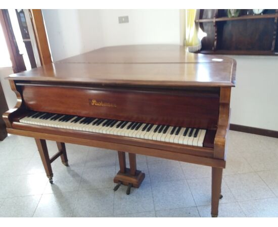 Half grand piano     