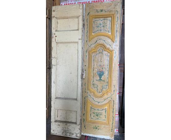  ptl554 - porta laccata e dipinta, epoca '700, cm l 105 x h 211  