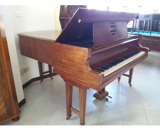 Half grand piano     